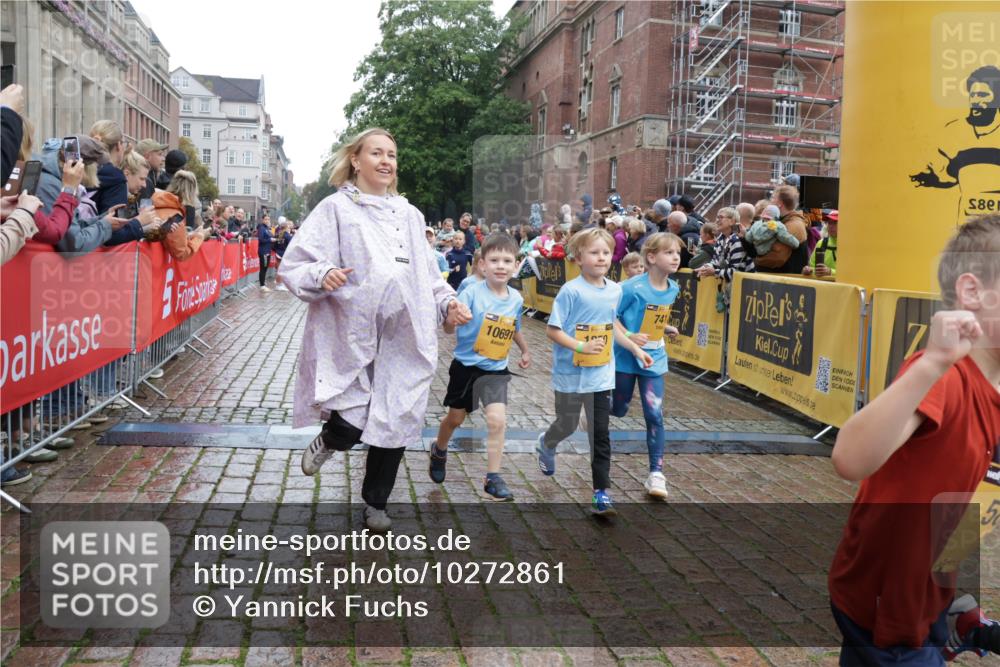 13.09.2026 - Kiel Lauf Yannick Fuchs http://msf.ph/oto/10272861 13.09.2026 08:35:39 Ziel 165, 304, 705, 1152, 1216, 1240, 1516, 2018, 2619, 2684, 3236, 3542, 3556, 3560, 3562, 4030, 4319, 4603, 4924, 5245, 5343, 5853, 8301, 8539, 8556, 8823, 8988, 9009, 9228, 9270, 9322, 9383, 9671, 9719, 10294, 10727, 10858, 11247, 11375, 11918, 12505, 192, 230, 242, 434, 782, 865, 1148, 1308, 1691, 1764, 2071, 2207, 2495, 2582, 2652, 2715, 2917, 2987, 3144, 3160, 4381, 4418, 4695, 4990, 5066, 5076, 5090, 5091, 5581, 5583, 6833, 7628, 8009, 8340, 8815, 2917, 5066, 10875 meine-sportfotos.de