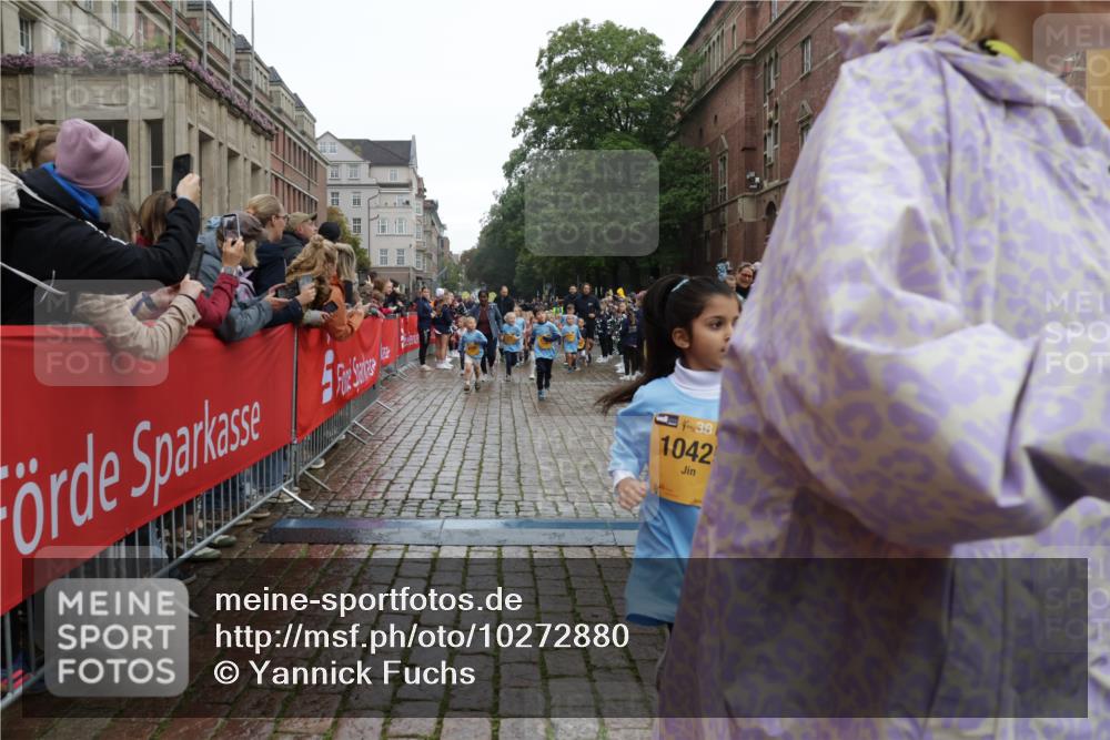 13.09.2026 - Kiel Lauf Yannick Fuchs http://msf.ph/oto/10272880 13.09.2026 08:35:40 Ziel 165, 304, 705, 1152, 1216, 1240, 1516, 2018, 2619, 2684, 3077, 3236, 3542, 3556, 3560, 3562, 4030, 4319, 4603, 4924, 5245, 5343, 5853, 6274, 8301, 8539, 8556, 8823, 8988, 9009, 9270, 9322, 9383, 9671, 9719, 10294, 10727, 10858, 11247, 11801, 11918, 12505, 192, 230, 242, 434, 782, 865, 1148, 1216, 1308, 1691, 1764, 2071, 2207, 2495, 2582, 2652, 2715, 2987, 3144, 3160, 4381, 4418, 4695, 4990, 5066, 5076, 5090, 5091, 5581, 5583, 6833, 7628, 8009, 8340, 8815, 2917, 5066, 10875 meine-sportfotos.de