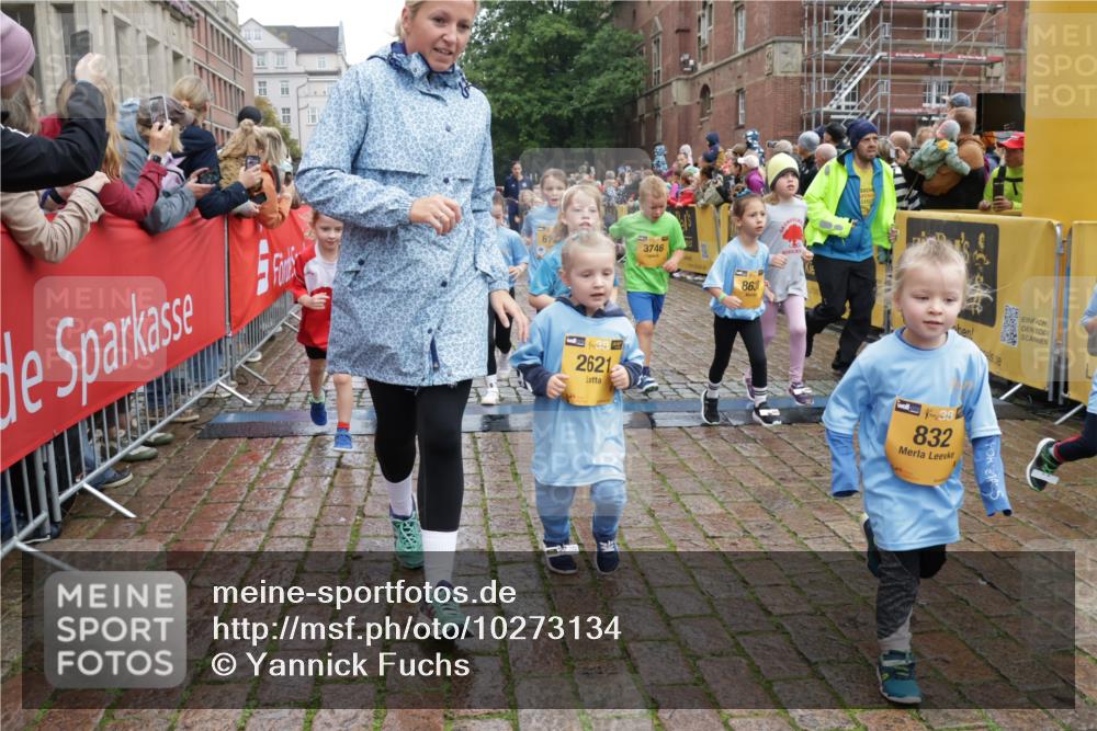 13.09.2026 - Kiel Lauf Yannick Fuchs http://msf.ph/oto/10273134 13.09.2026 08:35:55 Ziel 119, 741, 1690, 1850, 2618, 2882, 3077, 3100, 3497, 3762, 5028, 5181, 5566, 5827, 5949, 5990, 6274, 6446, 6508, 6589, 7781, 8357, 9023, 9978, 10642, 10922, 11203, 11801, 11905, 12205, 12227, 12328, 12344, 12354, 165, 304, 434, 705, 865, 1152, 1216, 1240, 1308, 1516, 1691, 2018, 2207, 2582, 2619, 2652, 2684, 3144, 3160, 3236, 3556, 4030, 4319, 4381, 4418, 4695, 4924, 4990, 5090, 5245, 5343, 5583, 5853, 6833, 7628, 8009, 8301, 8340, 8539, 8815, 8988, 464, 569, 740, 858 meine-sportfotos.de
