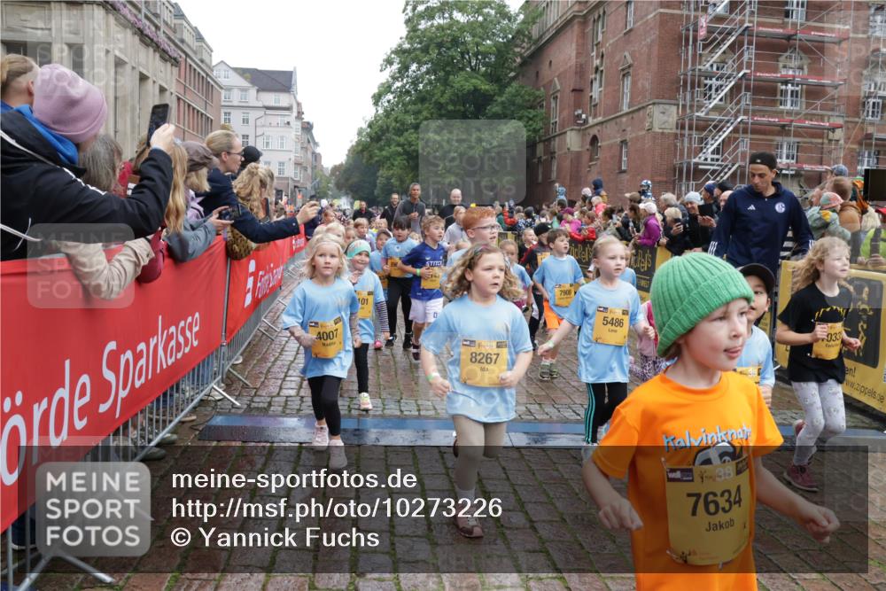 13.09.2026 - Kiel Lauf Yannick Fuchs http://msf.ph/oto/10273226 13.09.2026 08:36:00 Ziel 119, 741, 1690, 1850, 2618, 2882, 2911, 3100, 3762, 5028, 5146, 5181, 5566, 5827, 5905, 5990, 6446, 6508, 6589, 6741, 7383, 7573, 7781, 9023, 9026, 9234, 10043, 10351, 10576, 10642, 10922, 11203, 11639, 12203, 12205, 12227, 12354, 165, 304, 705, 865, 1152, 1216, 1240, 1308, 1516, 1691, 2018, 2619, 2652, 2684, 3144, 3160, 3236, 3556, 4030, 4319, 4381, 4924, 5090, 5245, 5343, 5853, 6833, 7628, 8009, 8301, 8340, 8539, 8815, 8988, 464, 569, 740, 858, 865, 3160 meine-sportfotos.de