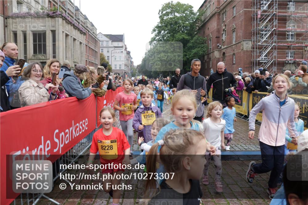 13.09.2026 - Kiel Lauf Yannick Fuchs http://msf.ph/oto/10273307 13.09.2026 08:36:04 Ziel 119, 440, 690, 832, 1552, 1690, 2618, 2621, 2882, 2911, 3053, 3100, 3746, 3762, 5146, 5181, 5308, 5566, 5905, 5990, 6171, 6446, 6508, 6589, 6741, 7383, 7573, 7781, 8638, 9023, 9026, 9234, 9252, 10043, 10147, 10351, 10576, 10642, 11203, 11639, 12203, 12227, 12336, 12558, 165, 304, 705, 741, 1152, 1216, 1240, 1516, 1850, 2018, 2619, 2684, 3236, 3556, 4030, 4319, 4924, 5245, 5343, 5853, 8301, 8539, 8988, 464, 569, 740, 858, 865, 3160 meine-sportfotos.de