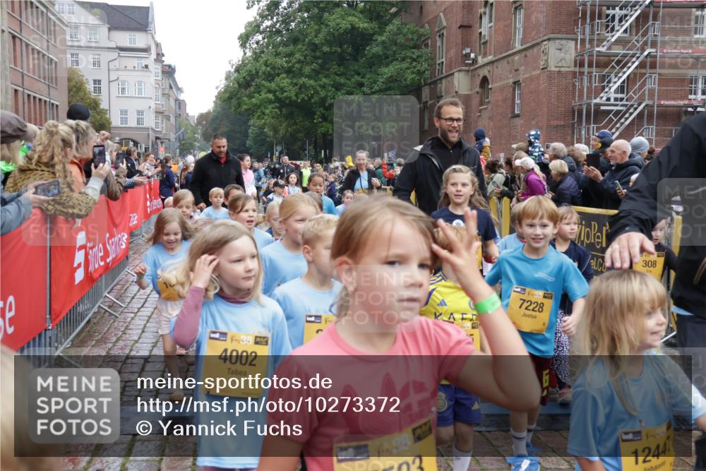 13.09.2026 - Kiel Lauf Yannick Fuchs http://msf.ph/oto/10273372 13.09.2026 08:36:06 Ziel 119, 440, 690, 832, 1551, 1552, 1690, 2618, 2621, 2882, 2911, 3053, 3100, 3746, 3762, 5146, 5181, 5308, 5905, 5990, 6022, 6171, 6446, 6508, 6589, 6741, 7383, 7573, 7781, 7842, 8638, 9023, 9026, 9234, 9252, 10043, 10147, 10351, 10576, 10642, 11203, 11639, 12203, 12336, 12558, 165, 304, 705, 741, 1152, 1240, 1516, 1850, 2018, 2619, 2684, 3236, 3556, 4030, 4319, 4924, 5245, 5343, 5853, 8301, 8539, 8988, 464, 569, 740, 858, 865, 3160 meine-sportfotos.de