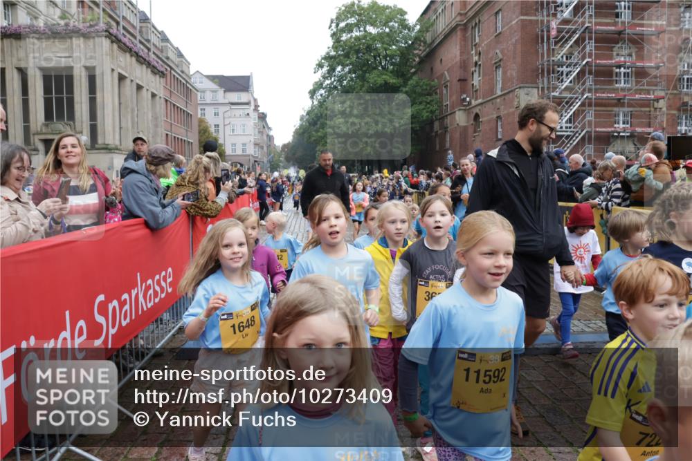 13.09.2026 - Kiel Lauf Yannick Fuchs http://msf.ph/oto/10273409 13.09.2026 08:36:08 Ziel 440, 690, 740, 832, 1551, 1552, 1690, 2618, 2621, 2911, 3053, 3149, 3746, 3762, 4007, 4474, 5146, 5308, 5905, 5990, 6022, 6171, 6446, 6589, 6741, 7383, 7573, 7634, 7781, 7842, 8638, 9023, 9026, 9234, 9252, 10043, 10147, 10351, 10576, 10642, 11203, 11577, 11639, 12203, 12336, 12558, 119, 165, 304, 705, 741, 1152, 1240, 1516, 1850, 2018, 2618, 2619, 2684, 2882, 3236, 3556, 4030, 4319, 4924, 5245, 5343, 5853, 8301, 8539, 464, 569, 858, 865, 3160 meine-sportfotos.de