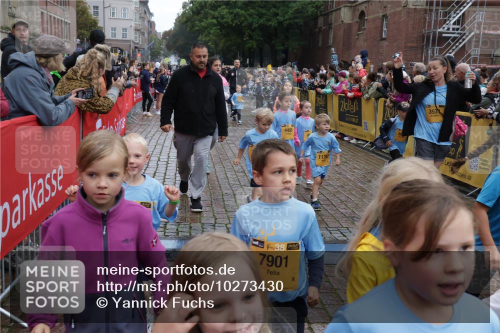 13.09.2026 - Kiel Lauf Yannick Fuchs http://msf.ph/oto/10273430 13.09.2026 08:36:09 Ziel 440, 569, 690, 740, 832, 858, 1551, 1552, 1690, 2310, 2328, 2621, 2911, 3053, 3149, 3746, 3762, 4007, 4474, 5146, 5308, 5905, 5990, 6022, 6101, 6171, 6589, 6741, 6838, 7383, 7573, 7634, 7781, 7842, 7908, 8638, 9023, 9026, 9234, 9252, 10043, 10111, 10147, 10351, 10576, 10642, 11203, 11577, 11639, 12203, 12336, 12558, 119, 165, 304, 705, 741, 1152, 1240, 1516, 1690, 1850, 2018, 2618, 2619, 2684, 2882, 3236, 3556, 4030, 4319, 4924, 5245, 5343, 5853, 8301, 464, 3160 meine-sportfotos.de