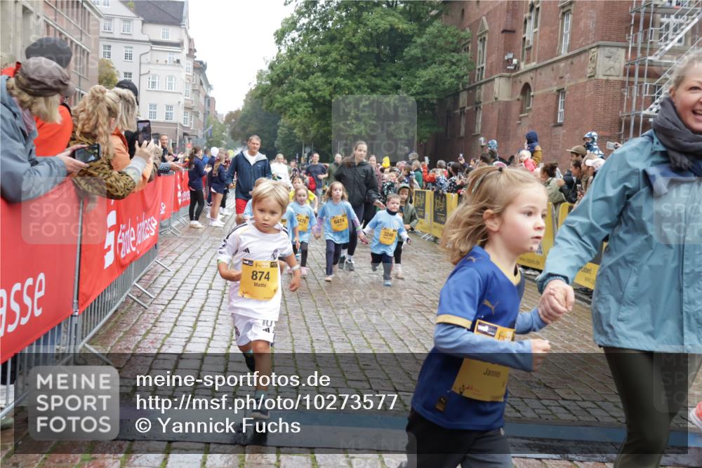 13.09.2026 - Kiel Lauf Yannick Fuchs http://msf.ph/oto/10273577 13.09.2026 08:36:17 Ziel 71, 308, 440, 464, 465, 569, 690, 740, 858, 923, 1551, 1552, 1648, 1875, 2310, 2328, 2621, 3149, 3434, 3656, 3689, 3746, 4002, 4007, 4473, 4474, 5308, 5481, 5486, 5499, 5842, 6022, 6101, 6143, 6171, 6491, 6838, 7128, 7147, 7225, 7228, 7523, 7629, 7634, 7679, 7842, 7908, 8228, 8267, 8638, 8961, 9252, 9625, 9794, 10111, 10140, 10147, 10712, 11355, 11577, 12239, 12336, 12447, 12558, 12645, 119, 304, 440, 741, 832, 1240, 1516, 1690, 1850, 2618, 2621, 2882, 2911, 3053, 3236 meine-sportfotos.de