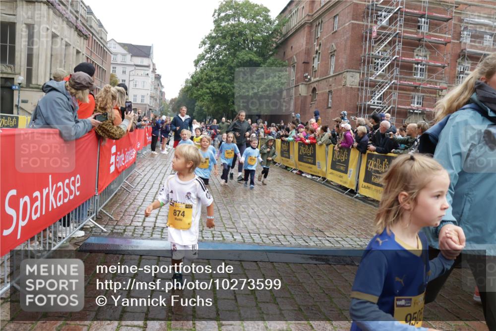 13.09.2026 - Kiel Lauf Yannick Fuchs http://msf.ph/oto/10273599 13.09.2026 08:36:18 Ziel 71, 308, 464, 465, 569, 690, 740, 858, 923, 1551, 1552, 1648, 1875, 2310, 2328, 3149, 3434, 3656, 3689, 3746, 4002, 4007, 4473, 4474, 4495, 4500, 5481, 5486, 5499, 5842, 6022, 6101, 6143, 6171, 6491, 6838, 7128, 7147, 7225, 7228, 7523, 7629, 7634, 7679, 7842, 7908, 8228, 8267, 8961, 9252, 9625, 9794, 10111, 10140, 10147, 10712, 11355, 11577, 11592, 11782, 12239, 12336, 12447, 12504, 12645, 119, 304, 440, 690, 741, 832, 1240, 1516, 1690, 1850, 2618, 2621, 2882, 2911, 3053 meine-sportfotos.de