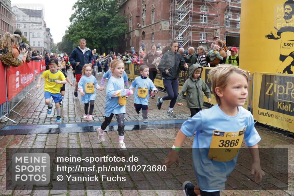 13.09.2026 - Kiel Lauf Yannick Fuchs http://msf.ph/oto/10273680 13.09.2026 08:36:20 Ziel 71, 308, 464, 465, 569, 740, 858, 923, 1551, 1648, 1829, 1875, 2310, 2328, 3149, 3434, 3656, 3689, 4002, 4007, 4473, 4474, 4495, 4500, 5481, 5486, 5499, 5842, 6022, 6101, 6143, 6491, 6838, 7128, 7147, 7225, 7228, 7523, 7629, 7634, 7679, 7842, 7908, 8228, 8267, 8961, 9625, 9794, 10111, 10140, 10712, 11355, 11577, 11592, 11782, 12239, 12447, 12504, 12645, 119, 440, 690, 741, 832, 1551, 1552, 1690, 1850, 2618, 2621, 2882, 2911, 3053 meine-sportfotos.de