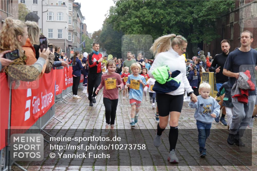 13.09.2026 - Kiel Lauf Yannick Fuchs http://msf.ph/oto/10273758 13.09.2026 08:36:23 Ziel 71, 308, 464, 465, 516, 569, 740, 858, 923, 1648, 1829, 1875, 2310, 2328, 3434, 3532, 3656, 3689, 4002, 4007, 4473, 4495, 4500, 5481, 5486, 5499, 5658, 5842, 6101, 6143, 6491, 6838, 7128, 7136, 7147, 7225, 7228, 7523, 7629, 7679, 7908, 8228, 8267, 8961, 9625, 9794, 10064, 10111, 10140, 10712, 11355, 11592, 11782, 12239, 12447, 12504, 12645, 119, 440, 690, 740, 741, 832, 1551, 1552, 1690, 1850, 2618, 2621, 2882, 2911, 3053, 3149, 4007, 4474, 6022 meine-sportfotos.de