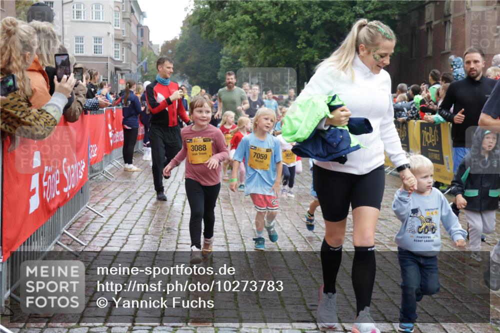 13.09.2026 - Kiel Lauf Yannick Fuchs http://msf.ph/oto/10273783 13.09.2026 08:36:24 Ziel 71, 308, 464, 465, 516, 569, 858, 923, 1407, 1648, 1829, 1875, 2310, 2328, 3434, 3532, 3656, 3689, 4002, 4473, 4495, 4500, 5481, 5486, 5499, 5658, 5842, 6101, 6143, 6470, 6491, 6838, 7128, 7136, 7147, 7225, 7228, 7523, 7629, 7679, 7908, 8228, 8267, 8961, 9625, 9794, 10064, 10111, 10140, 10712, 11355, 11592, 11782, 12239, 12447, 12504, 12645, 119, 440, 569, 690, 740, 741, 832, 858, 1551, 1552, 1690, 1850, 2310, 2328, 2618, 2621, 2882, 2911, 3053, 3149, 4007, 4474, 6022, 6101 meine-sportfotos.de