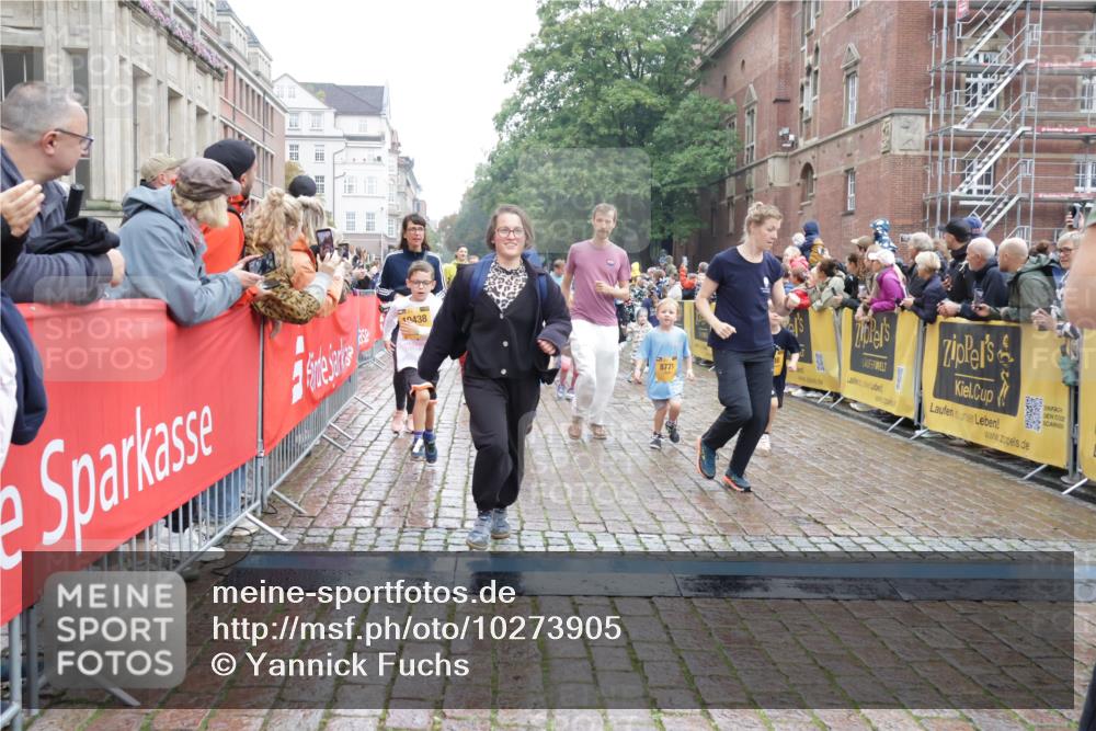 13.09.2026 - Kiel Lauf Yannick Fuchs http://msf.ph/oto/10273905 13.09.2026 08:36:30 Ziel 516, 874, 1407, 1727, 1829, 1875, 3246, 3532, 3868, 4495, 4500, 5658, 5842, 6308, 6452, 6469, 6470, 6474, 6475, 7136, 7523, 7629, 7679, 7811, 8804, 9505, 10064, 10140, 10712, 10891, 11592, 11782, 12504, 12645, 71, 119, 308, 440, 464, 465, 569, 690, 740, 832, 858, 923, 1551, 1552, 1648, 1690, 2310, 2328, 2618, 2621, 2882, 2911, 3053, 3149, 3434, 3656, 3689, 4002, 4007, 4473, 4474, 5481, 5486, 5499, 6022, 6101, 6143, 6491, 7128, 1031, 2618, 6446 meine-sportfotos.de