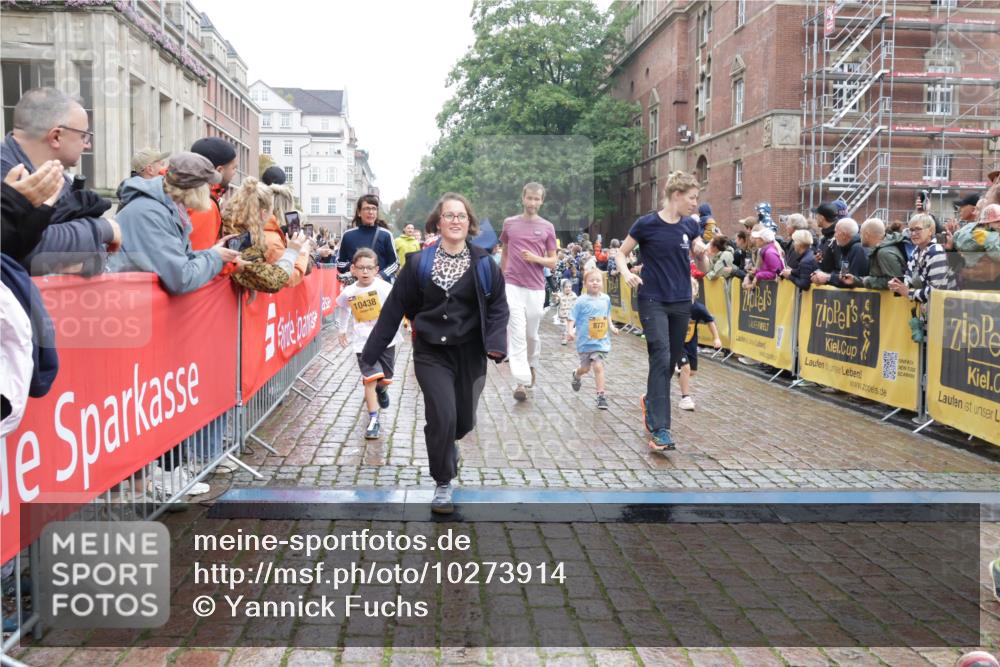 13.09.2026 - Kiel Lauf Yannick Fuchs http://msf.ph/oto/10273914 13.09.2026 08:36:30 Ziel 516, 874, 1407, 1727, 1829, 1875, 3246, 3532, 3868, 4495, 4500, 5658, 5842, 6308, 6452, 6469, 6470, 6474, 6475, 7136, 7523, 7629, 7679, 7811, 8804, 9505, 10064, 10140, 10712, 10891, 11592, 11782, 12504, 12645, 71, 119, 308, 440, 464, 465, 569, 690, 740, 832, 858, 923, 1551, 1552, 1648, 1690, 2310, 2328, 2618, 2621, 2882, 2911, 3053, 3149, 3434, 3656, 3689, 4002, 4007, 4473, 4474, 5481, 5486, 5499, 6022, 6101, 6143, 6491, 7128, 1031, 2618, 6446 meine-sportfotos.de