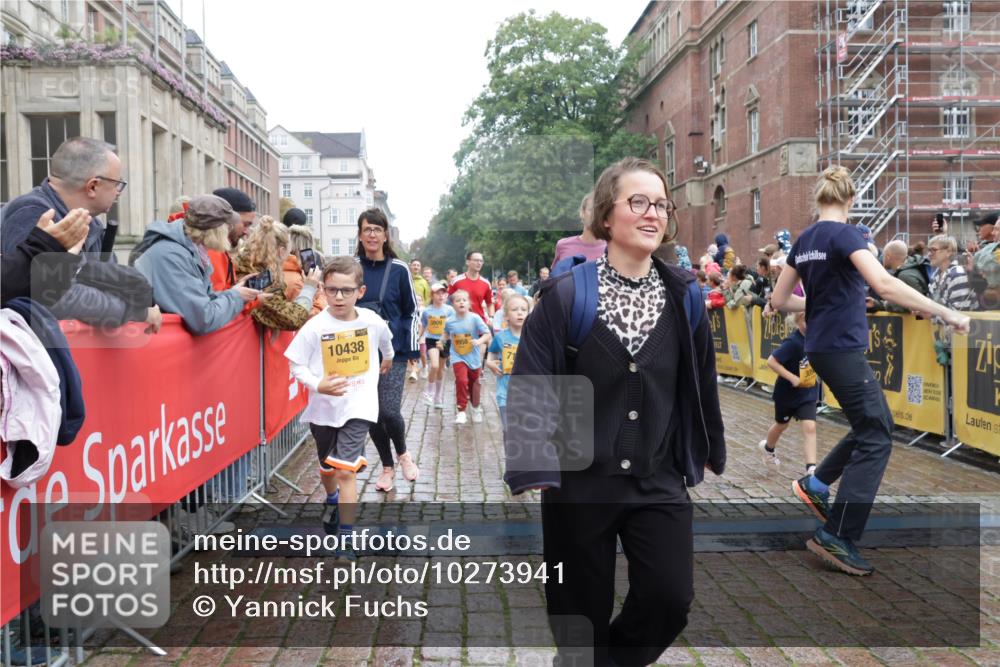 13.09.2026 - Kiel Lauf Yannick Fuchs http://msf.ph/oto/10273941 13.09.2026 08:36:31 Ziel 516, 874, 1407, 1727, 1829, 1875, 3246, 3532, 3868, 4495, 4500, 5658, 5842, 6308, 6452, 6469, 6470, 6474, 6475, 7136, 7811, 8804, 9505, 10064, 10891, 11592, 11782, 12504, 71, 119, 308, 440, 464, 465, 569, 690, 740, 832, 858, 923, 1551, 1552, 1648, 1690, 2310, 2328, 2618, 2621, 2882, 2911, 3053, 3149, 3434, 3656, 3689, 4002, 4007, 4473, 4474, 5481, 5486, 5499, 5842, 6022, 6101, 6143, 6491, 7128, 1031, 1690, 2618, 6446 meine-sportfotos.de