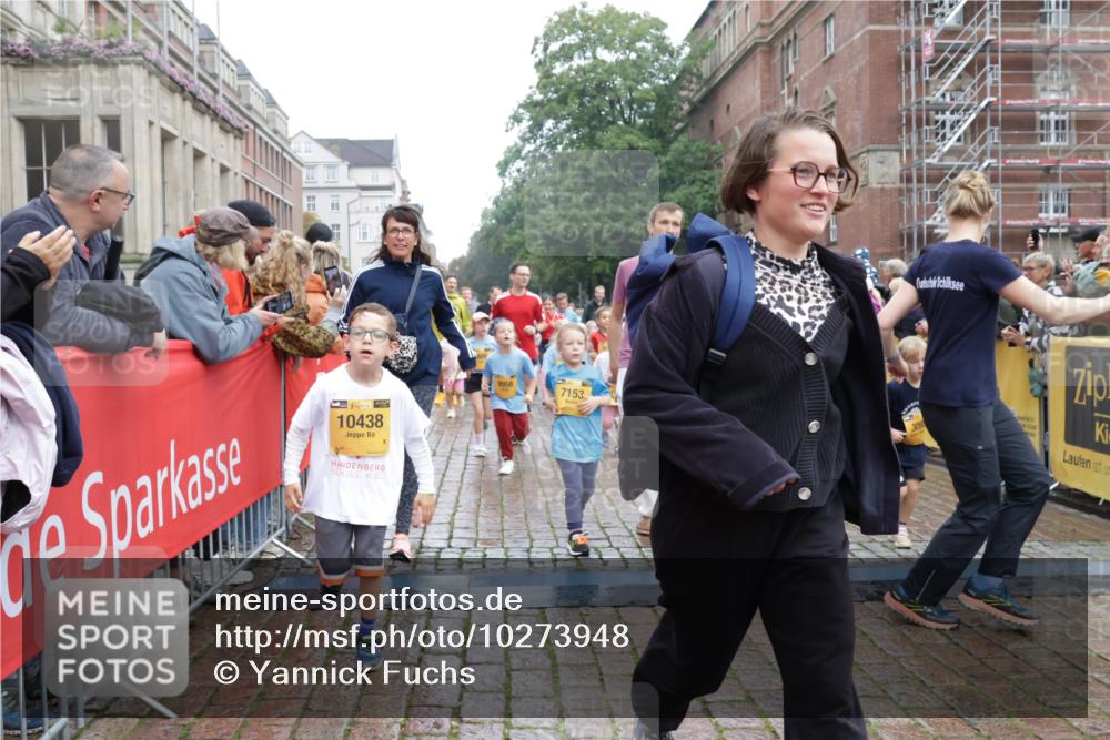 13.09.2026 - Kiel Lauf Yannick Fuchs http://msf.ph/oto/10273948 13.09.2026 08:36:31 Ziel 516, 874, 1407, 1727, 1829, 1875, 3246, 3532, 3868, 4495, 4500, 5658, 5842, 6308, 6452, 6469, 6470, 6474, 6475, 7136, 7811, 8804, 9505, 10064, 10891, 11592, 11782, 12504, 71, 119, 308, 440, 464, 465, 569, 690, 740, 832, 858, 923, 1551, 1552, 1648, 1690, 2310, 2328, 2618, 2621, 2882, 2911, 3053, 3149, 3434, 3656, 3689, 4002, 4007, 4473, 4474, 5481, 5486, 5499, 5842, 6022, 6101, 6143, 6491, 7128, 1031, 1690, 2618, 6446 meine-sportfotos.de