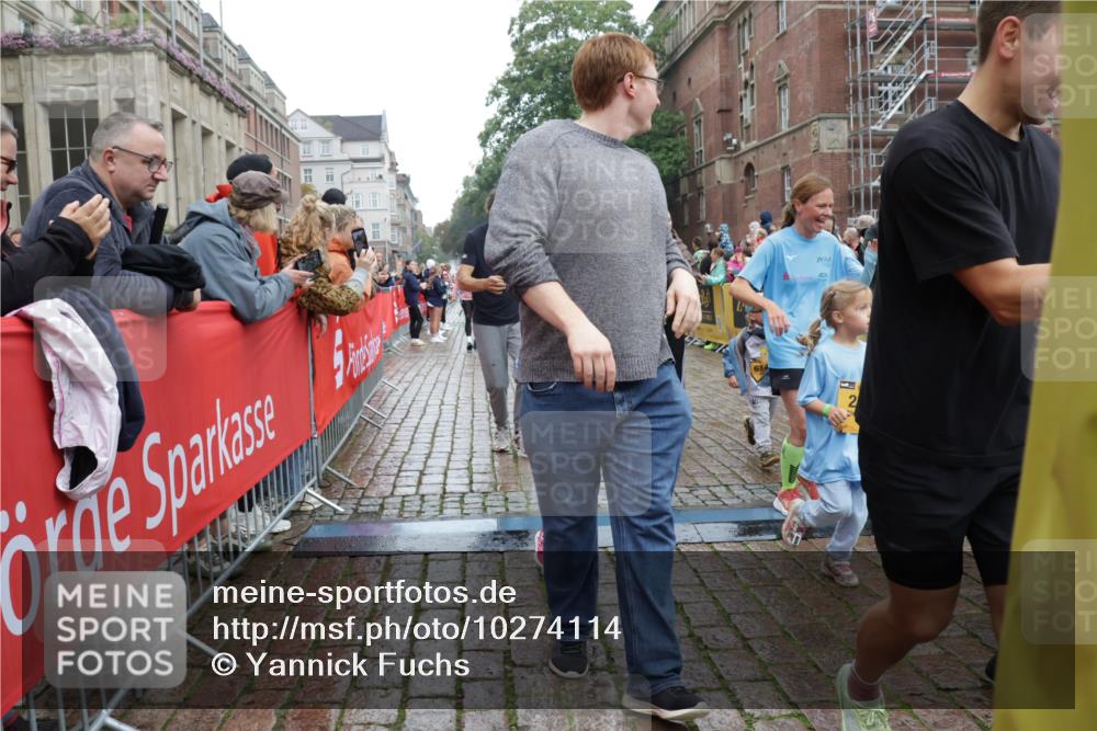 13.09.2026 - Kiel Lauf Yannick Fuchs http://msf.ph/oto/10274114 13.09.2026 08:36:38 Ziel 516, 874, 1407, 1727, 1808, 2464, 3088, 3246, 3651, 3868, 6308, 6452, 6469, 6470, 6474, 6475, 6983, 7059, 7811, 8804, 8995, 9251, 9505, 10064, 10753, 10891, 11853, 71, 308, 440, 464, 465, 516, 569, 690, 740, 832, 858, 923, 1551, 1552, 1648, 1829, 1875, 2310, 2328, 2621, 3053, 3149, 3434, 3532, 3656, 3689, 4002, 4007, 4473, 4474, 4495, 4500, 5481, 5486, 5499, 5658, 5842, 6022, 6101, 6143, 6491, 7128, 7136, 1031, 1690, 2618, 3762, 5990, 6446 meine-sportfotos.de