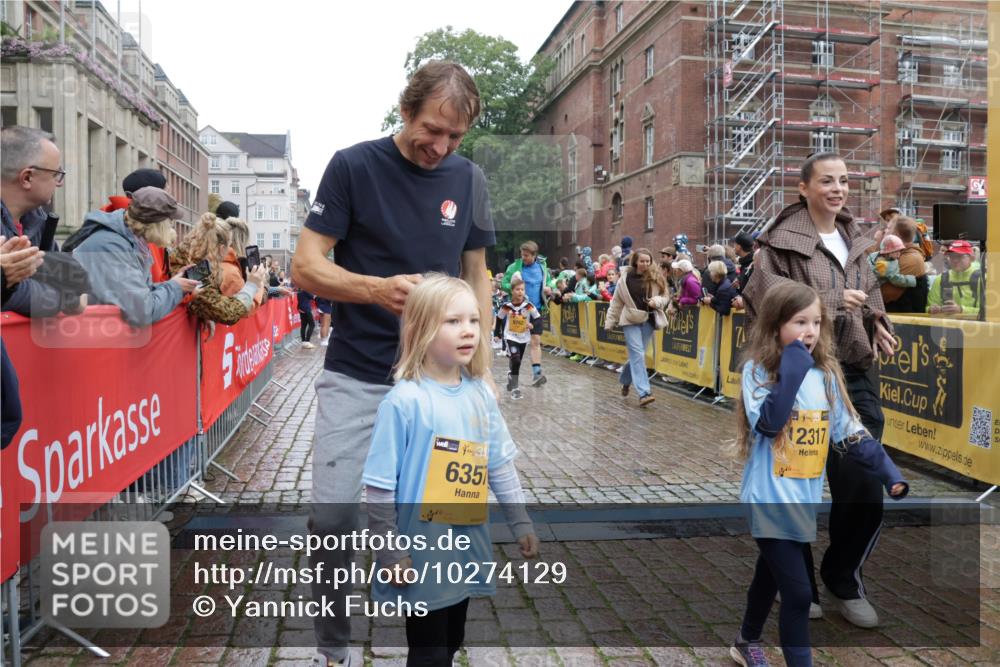 13.09.2026 - Kiel Lauf Yannick Fuchs http://msf.ph/oto/10274129 13.09.2026 08:36:40 Ziel 874, 1727, 1808, 2464, 3088, 3098, 3246, 3651, 3868, 6308, 6452, 6469, 6474, 6475, 6983, 7059, 7153, 7811, 8771, 8804, 8995, 9251, 9505, 10438, 10753, 10891, 11853, 71, 308, 440, 464, 465, 516, 569, 690, 740, 832, 858, 874, 923, 1407, 1551, 1552, 1648, 1829, 1875, 2310, 2328, 2621, 3053, 3149, 3434, 3532, 3656, 3689, 4002, 4007, 4473, 4474, 4495, 4500, 5481, 5486, 5499, 5658, 5842, 6022, 6101, 6143, 6470, 6491, 7128, 7136, 1031, 1690, 2618, 3762, 5990, 6446 meine-sportfotos.de