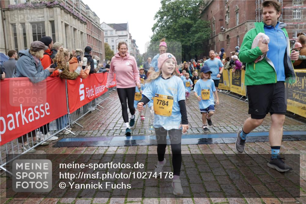 13.09.2026 - Kiel Lauf Yannick Fuchs http://msf.ph/oto/10274178 13.09.2026 08:36:44 Ziel 1031, 1128, 1470, 1808, 2464, 3088, 3098, 3651, 3809, 3887, 4697, 5667, 6479, 6983, 7059, 7153, 7633, 8771, 8804, 8995, 9251, 9591, 9958, 10438, 10753, 10891, 11853, 11935, 11945, 71, 308, 464, 465, 516, 569, 740, 858, 874, 923, 1407, 1551, 1552, 1648, 1727, 1829, 1875, 2310, 2328, 3149, 3246, 3434, 3532, 3656, 3689, 3868, 4002, 4007, 4473, 4474, 4495, 4500, 5481, 5486, 5499, 5658, 5842, 6022, 6101, 6143, 6308, 6452, 6469, 6470, 6474, 6475, 6491, 7128, 7136 meine-sportfotos.de