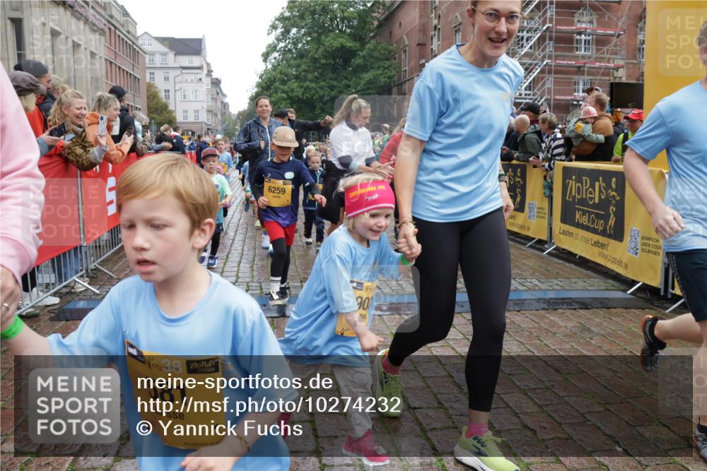 13.09.2026 - Kiel Lauf Yannick Fuchs http://msf.ph/oto/10274232 13.09.2026 08:36:46 Ziel 1031, 1128, 1470, 1808, 2464, 2581, 3088, 3098, 3651, 3809, 3887, 4697, 5667, 6145, 6357, 6479, 6813, 6983, 7059, 7153, 7633, 8662, 8771, 8995, 9251, 9591, 9958, 10438, 10753, 11853, 11935, 11945, 71, 308, 464, 465, 516, 569, 740, 858, 874, 923, 1407, 1648, 1727, 1829, 1875, 2310, 2328, 3149, 3246, 3434, 3532, 3656, 3689, 3868, 4002, 4007, 4473, 4474, 4495, 4500, 5481, 5486, 5499, 5658, 5842, 6022, 6101, 6143, 6308, 6452, 6469, 6470, 6474, 6475, 6491, 7128, 7136 meine-sportfotos.de