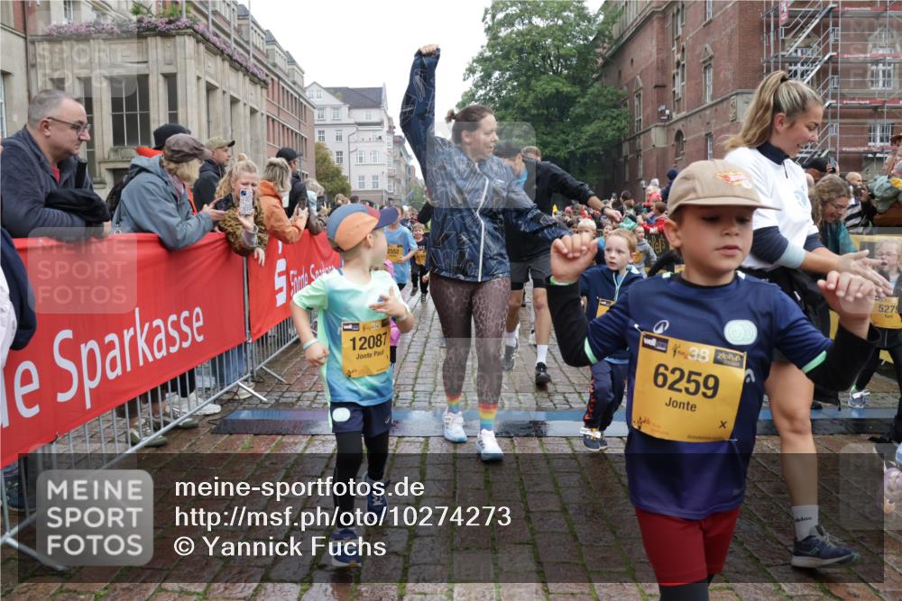 13.09.2026 - Kiel Lauf Yannick Fuchs http://msf.ph/oto/10274273 13.09.2026 08:36:47 Ziel 1031, 1128, 1470, 1808, 2464, 2581, 3088, 3098, 3651, 3809, 3887, 4697, 5667, 6145, 6357, 6479, 6813, 6983, 7059, 7153, 7633, 8662, 8771, 8995, 9251, 9591, 9958, 10438, 10753, 11853, 11935, 11945, 12317, 71, 308, 464, 465, 516, 569, 740, 858, 874, 923, 1407, 1648, 1727, 1829, 1875, 2310, 2328, 3149, 3246, 3434, 3532, 3656, 3689, 3868, 4002, 4007, 4473, 4474, 4495, 4500, 5481, 5486, 5499, 5658, 5842, 6101, 6143, 6308, 6452, 6469, 6470, 6474, 6475, 6491, 7128, 7136 meine-sportfotos.de
