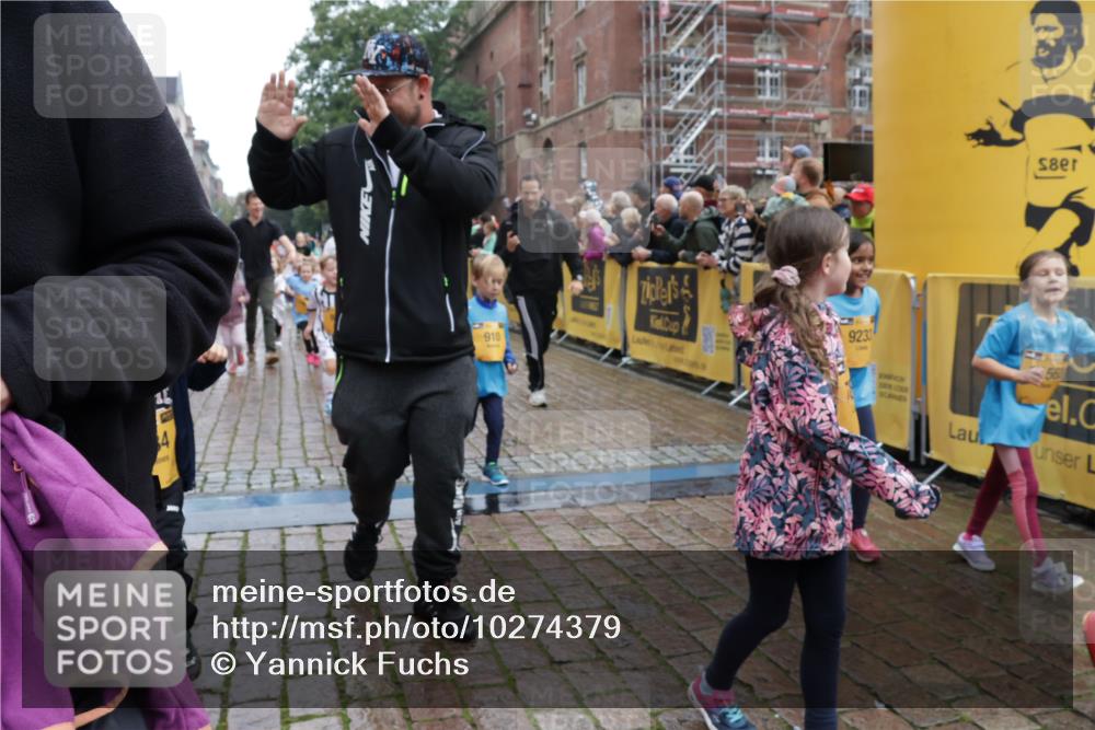 13.09.2026 - Kiel Lauf Yannick Fuchs http://msf.ph/oto/10274379 13.09.2026 08:36:51 Ziel 1031, 1128, 1470, 1808, 2581, 3098, 3809, 3887, 4697, 5667, 6145, 6357, 6479, 6813, 7153, 7633, 7784, 8662, 8771, 8995, 9591, 9762, 9958, 10438, 11853, 11935, 11945, 12317, 71, 308, 465, 516, 874, 923, 1407, 1648, 1727, 1829, 1875, 2464, 3088, 3246, 3434, 3532, 3651, 3656, 3868, 4002, 4495, 4500, 5486, 5658, 5842, 6143, 6308, 6452, 6469, 6470, 6474, 6475, 6491, 6983, 7059, 7128, 7136, 8995, 9251, 5617, 7176, 71, 3434, 4002 meine-sportfotos.de