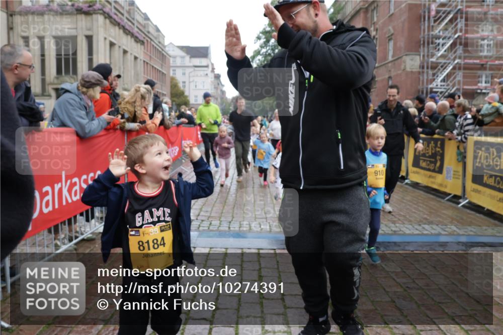 13.09.2026 - Kiel Lauf Yannick Fuchs http://msf.ph/oto/10274391 13.09.2026 08:36:51 Ziel 1031, 1128, 1470, 1808, 2581, 3098, 3809, 3887, 4697, 5667, 6145, 6357, 6479, 6813, 7153, 7633, 7784, 8662, 8771, 8995, 9591, 9762, 9958, 10438, 11853, 11935, 11945, 12317, 71, 308, 465, 516, 874, 923, 1407, 1648, 1727, 1829, 1875, 2464, 3088, 3246, 3434, 3532, 3651, 3656, 3868, 4002, 4495, 4500, 5486, 5658, 5842, 6143, 6308, 6452, 6469, 6470, 6474, 6475, 6491, 6983, 7059, 7128, 7136, 8995, 9251, 5617, 7176, 71, 3434, 4002 meine-sportfotos.de