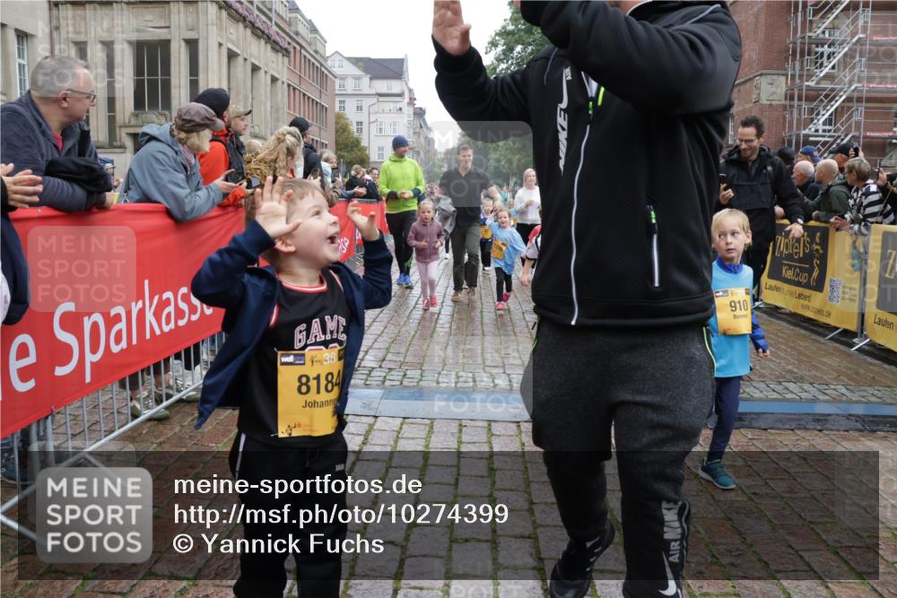 13.09.2026 - Kiel Lauf Yannick Fuchs http://msf.ph/oto/10274399 13.09.2026 08:36:52 Ziel 581, 1031, 1128, 1470, 1808, 2581, 3098, 3809, 3887, 4697, 5667, 6145, 6357, 6479, 6813, 6936, 7153, 7633, 7784, 8662, 8771, 9028, 9591, 9762, 9958, 10438, 11853, 11935, 11945, 12317, 71, 308, 516, 874, 923, 1407, 1648, 1727, 1829, 1875, 2464, 3088, 3246, 3434, 3532, 3651, 3656, 3868, 4002, 4495, 4500, 5658, 5842, 6143, 6308, 6452, 6469, 6470, 6474, 6475, 6983, 7059, 7128, 7136, 8995, 9251, 5617, 7146, 7176, 71, 3434, 4002 meine-sportfotos.de