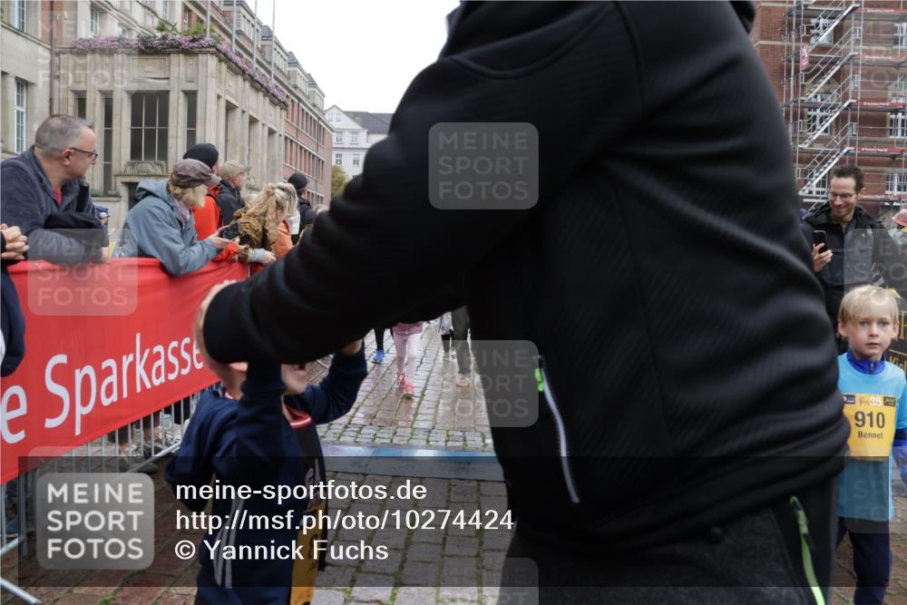 13.09.2026 - Kiel Lauf Yannick Fuchs http://msf.ph/oto/10274424 13.09.2026 08:36:52 Ziel 581, 1031, 1128, 1470, 1808, 2581, 3098, 3809, 3887, 4697, 5667, 6145, 6357, 6479, 6813, 6936, 7153, 7633, 7784, 8662, 8771, 9028, 9591, 9762, 9958, 10438, 11853, 11935, 11945, 12317, 71, 308, 516, 874, 923, 1407, 1648, 1727, 1829, 1875, 2464, 3088, 3246, 3434, 3532, 3651, 3656, 3868, 4002, 4495, 4500, 5658, 5842, 6143, 6308, 6452, 6469, 6470, 6474, 6475, 6983, 7059, 7128, 7136, 8995, 9251, 5617, 7146, 7176, 71, 3434, 4002 meine-sportfotos.de
