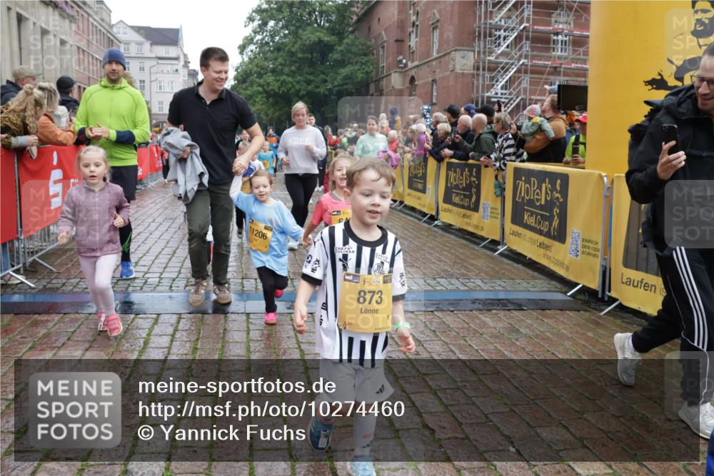 13.09.2026 - Kiel Lauf Yannick Fuchs http://msf.ph/oto/10274460 13.09.2026 08:36:53 Ziel 581, 1031, 1128, 1470, 1808, 2581, 3098, 3809, 3887, 4697, 5667, 6145, 6357, 6479, 6813, 6936, 7153, 7633, 7784, 8662, 8771, 9028, 9591, 9762, 9958, 10438, 11935, 11945, 12317, 308, 516, 874, 923, 1407, 1648, 1727, 1808, 1829, 1875, 2464, 3088, 3246, 3434, 3532, 3651, 3656, 3868, 4495, 4500, 5658, 5842, 6308, 6452, 6469, 6470, 6474, 6475, 6983, 7059, 7136, 8995, 9251, 1055, 5617, 7146, 7176, 71, 3434, 4002 meine-sportfotos.de