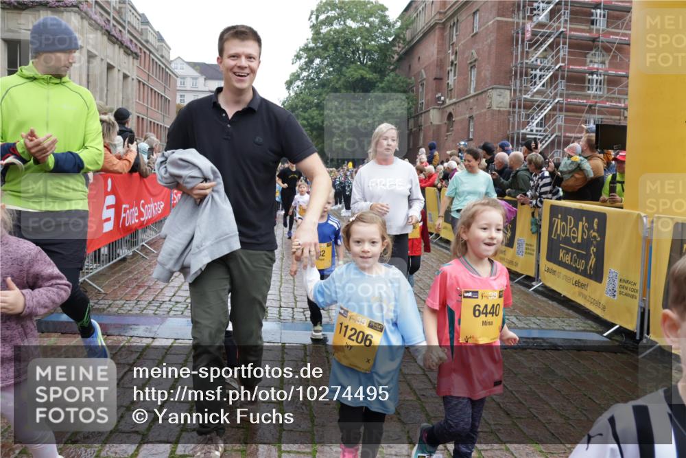 13.09.2026 - Kiel Lauf Yannick Fuchs http://msf.ph/oto/10274495 13.09.2026 08:36:55 Ziel 581, 1031, 1128, 1470, 2581, 3495, 3809, 3887, 4697, 5096, 5275, 5667, 6145, 6259, 6357, 6479, 6813, 6936, 7633, 7784, 8211, 8471, 8662, 9028, 9591, 9762, 9958, 11935, 11945, 12087, 12317, 516, 874, 1407, 1727, 1808, 1829, 1875, 2464, 3088, 3098, 3246, 3532, 3651, 3868, 4495, 4500, 5658, 5842, 6308, 6452, 6469, 6470, 6474, 6475, 6983, 7059, 7136, 7153, 8771, 8995, 9251, 1055, 2229, 4018, 5617, 7146, 7176, 71, 3434, 4002 meine-sportfotos.de
