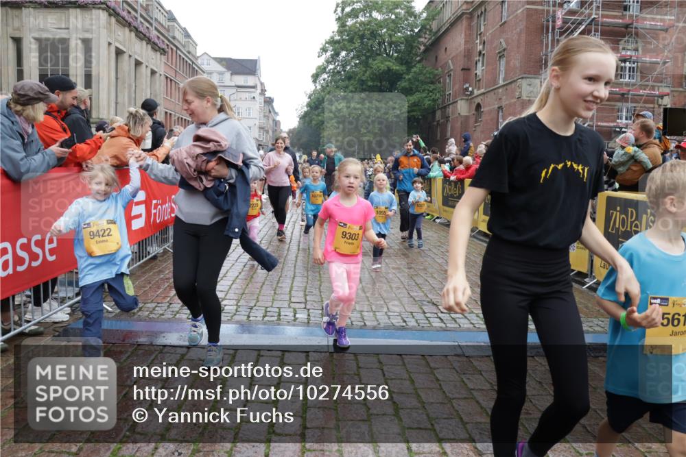 13.09.2026 - Kiel Lauf Yannick Fuchs http://msf.ph/oto/10274556 13.09.2026 08:36:58 Ziel 581, 1031, 1128, 1470, 2552, 2581, 3495, 4697, 5096, 5275, 5667, 6145, 6259, 6357, 6813, 6817, 6936, 7633, 7784, 7838, 8070, 8211, 8243, 8471, 8650, 8653, 8662, 9028, 9233, 9762, 11563, 12087, 12317, 516, 874, 1031, 1128, 1407, 1727, 1808, 1829, 2464, 3088, 3098, 3246, 3532, 3651, 3809, 3868, 3887, 4495, 4500, 4697, 5658, 6308, 6452, 6469, 6470, 6474, 6475, 6479, 6983, 7059, 7136, 7153, 8771, 8995, 9251, 9591, 9958, 1055, 2229, 4018, 4705, 5617, 7146, 7176, 71, 3434, 4002 meine-sportfotos.de