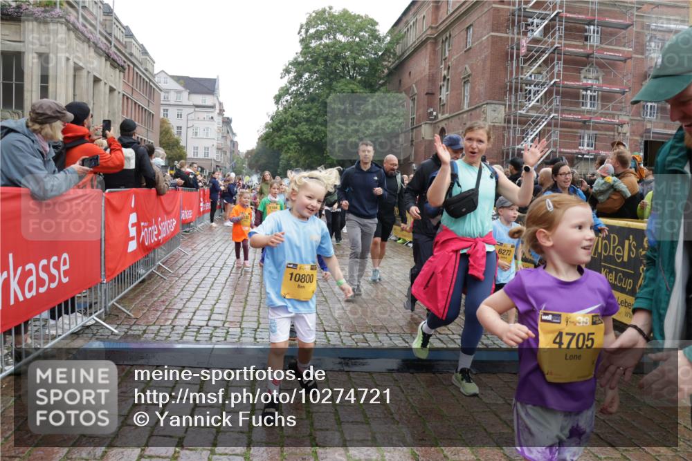 13.09.2026 - Kiel Lauf Yannick Fuchs http://msf.ph/oto/10274721 13.09.2026 08:37:05 Ziel 82, 581, 873, 910, 1283, 2552, 3495, 3815, 5096, 5275, 5288, 5617, 6259, 6440, 6817, 6936, 7176, 7784, 7838, 8070, 8184, 8211, 8243, 8471, 8650, 8653, 9028, 9233, 9586, 11206, 11563, 11800, 11806, 12087, 874, 1031, 1128, 1470, 1727, 1808, 2464, 2581, 3088, 3098, 3246, 3651, 3809, 3868, 3887, 4697, 5667, 6145, 6308, 6357, 6452, 6469, 6474, 6475, 6479, 6813, 6983, 7059, 7153, 7633, 8662, 8771, 8995, 9251, 9591, 9762, 9958, 1055, 2229, 4018, 4705, 7146 meine-sportfotos.de