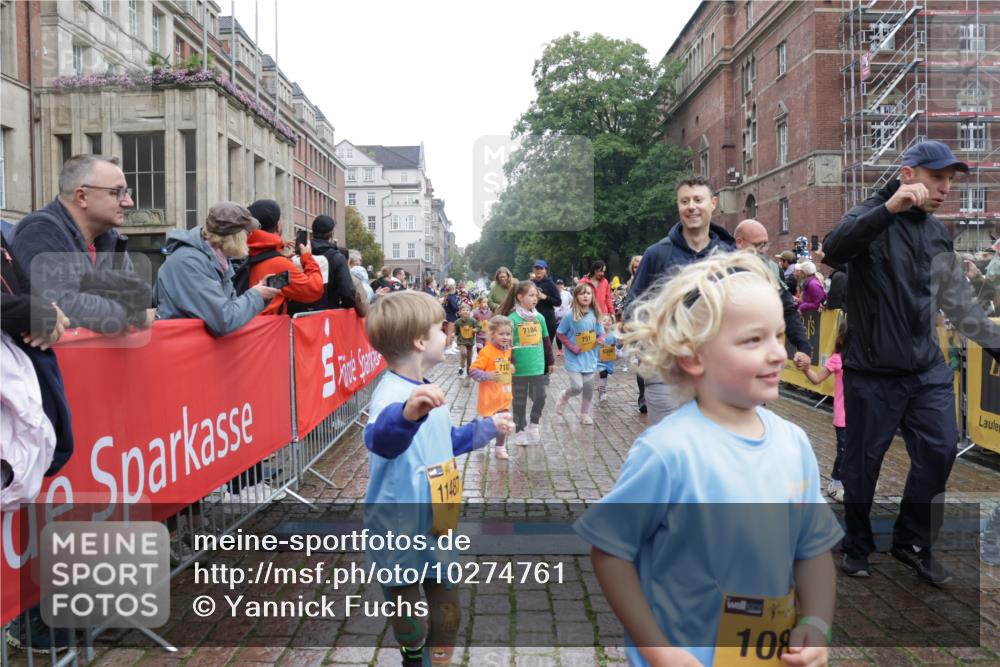 13.09.2026 - Kiel Lauf Yannick Fuchs http://msf.ph/oto/10274761 13.09.2026 08:37:06 Ziel 82, 581, 873, 910, 1283, 2552, 3495, 3815, 5096, 5275, 5288, 5617, 6259, 6440, 6817, 6936, 7176, 7784, 7838, 8070, 8184, 8211, 8243, 8471, 8650, 8653, 9028, 9233, 9303, 9422, 9586, 11206, 11563, 11800, 11806, 12087, 1031, 1128, 1470, 1727, 1808, 2464, 2581, 3088, 3098, 3246, 3651, 3809, 3868, 3887, 4697, 5667, 6145, 6308, 6357, 6452, 6469, 6474, 6475, 6479, 6813, 6983, 7059, 7153, 7633, 7784, 8662, 8771, 8995, 9251, 9591, 9762, 9958, 1055, 2229, 4018, 4705, 7146 meine-sportfotos.de