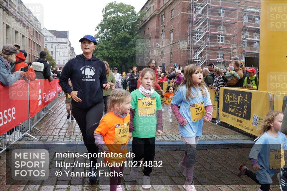13.09.2026 - Kiel Lauf Yannick Fuchs http://msf.ph/oto/10274832 13.09.2026 08:37:10 Ziel 82, 873, 910, 1055, 1283, 2229, 2552, 3815, 4018, 5096, 5275, 5288, 5617, 6440, 6817, 7146, 7176, 7838, 8070, 8184, 8243, 8258, 8471, 8612, 8650, 8653, 8907, 9233, 9303, 9422, 9586, 10221, 10714, 11206, 11563, 11800, 11806, 581, 1031, 1128, 1470, 1808, 2464, 2581, 3088, 3098, 3495, 3651, 3809, 3887, 4697, 5096, 5275, 5667, 6145, 6259, 6357, 6479, 6813, 6936, 6983, 7059, 7153, 7633, 7784, 8211, 8471, 8662, 8771, 8995, 9028, 9251, 9591, 9762, 9958, 4705 meine-sportfotos.de