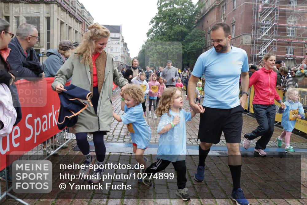 13.09.2026 - Kiel Lauf Yannick Fuchs http://msf.ph/oto/10274899 13.09.2026 08:37:15 Ziel 82, 873, 1055, 1283, 2229, 3252, 4018, 4705, 5288, 5617, 5722, 6272, 6440, 7146, 7176, 7184, 8184, 8258, 8612, 8907, 9303, 9422, 9586, 10221, 10714, 10800, 11206, 11236, 11487, 11800, 11806, 581, 873, 910, 1031, 1128, 1470, 1808, 2552, 2581, 3098, 3495, 3809, 3815, 3887, 4697, 5096, 5275, 5667, 6145, 6259, 6357, 6479, 6813, 6817, 6936, 7153, 7633, 7784, 7838, 8070, 8211, 8243, 8471, 8650, 8653, 8662, 8771, 8995, 9028, 9233, 9251, 9591, 9762, 9958, 11206, 11563 meine-sportfotos.de