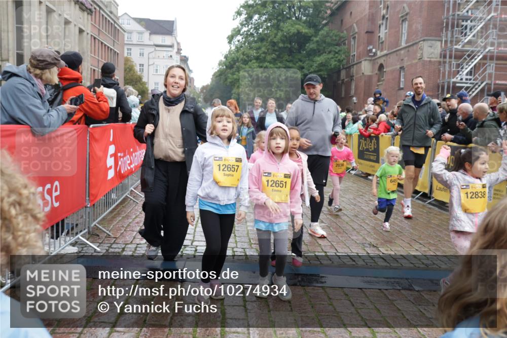 13.09.2026 - Kiel Lauf Yannick Fuchs http://msf.ph/oto/10274934 13.09.2026 08:37:17 Ziel 82, 751, 1055, 1283, 2229, 2567, 3252, 4018, 4705, 5288, 5617, 5722, 6272, 6358, 7146, 7176, 7183, 7184, 8184, 8258, 8612, 8907, 9303, 9422, 9586, 10221, 10714, 10800, 11236, 11487, 11806, 82, 581, 873, 910, 1031, 1128, 1283, 1470, 1808, 2552, 2581, 3098, 3495, 3809, 3815, 3887, 4697, 5096, 5275, 5667, 6145, 6259, 6357, 6440, 6479, 6813, 6817, 6936, 7153, 7633, 7784, 7838, 8070, 8184, 8211, 8243, 8471, 8650, 8653, 8662, 8771, 9028, 9233, 9591, 9762, 9958, 11206, 11563 meine-sportfotos.de