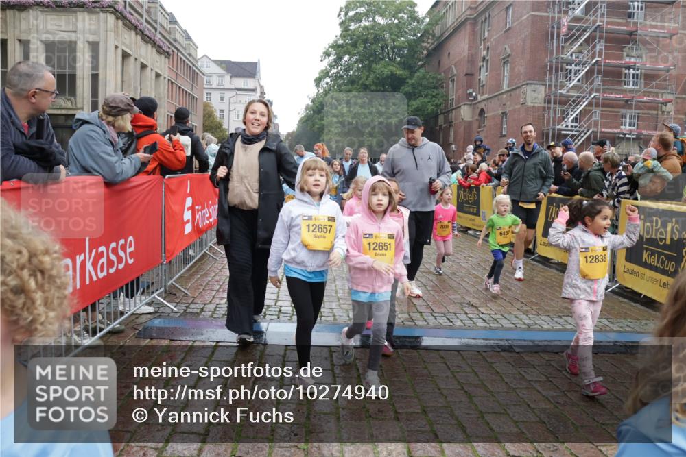 13.09.2026 - Kiel Lauf Yannick Fuchs http://msf.ph/oto/10274940 13.09.2026 08:37:17 Ziel 82, 751, 1055, 1283, 2229, 2567, 3252, 4018, 4705, 5288, 5617, 5722, 6272, 6358, 7146, 7176, 7183, 7184, 8184, 8258, 8612, 8907, 9303, 9422, 9586, 10221, 10714, 10800, 11236, 11487, 11806, 82, 581, 873, 910, 1031, 1128, 1283, 1470, 1808, 2552, 2581, 3098, 3495, 3809, 3815, 3887, 4697, 5096, 5275, 5667, 6145, 6259, 6357, 6440, 6479, 6813, 6817, 6936, 7153, 7633, 7784, 7838, 8070, 8184, 8211, 8243, 8471, 8650, 8653, 8662, 8771, 9028, 9233, 9591, 9762, 9958, 11206, 11563 meine-sportfotos.de
