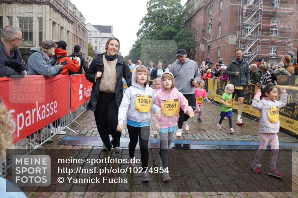 13.09.2026 - Kiel Lauf Yannick Fuchs http://msf.ph/oto/10274954 13.09.2026 08:37:17 Ziel 82, 751, 1055, 1283, 2229, 2567, 3252, 4018, 4705, 5288, 5617, 5722, 6272, 6358, 7146, 7176, 7183, 7184, 8184, 8258, 8612, 8907, 9303, 9422, 9586, 10221, 10714, 10800, 11236, 11487, 11806, 82, 581, 873, 910, 1031, 1128, 1283, 1470, 1808, 2552, 2581, 3098, 3495, 3809, 3815, 3887, 4697, 5096, 5275, 5667, 6145, 6259, 6357, 6440, 6479, 6813, 6817, 6936, 7153, 7633, 7784, 7838, 8070, 8184, 8211, 8243, 8471, 8650, 8653, 8662, 8771, 9028, 9233, 9591, 9762, 9958, 11206, 11563 meine-sportfotos.de