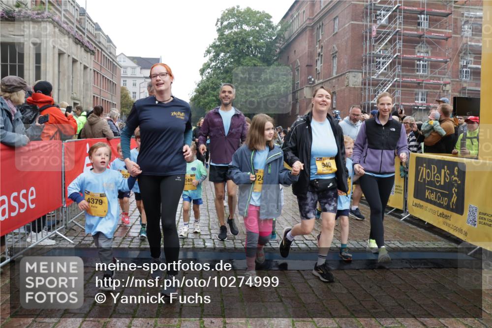 13.09.2026 - Kiel Lauf Yannick Fuchs http://msf.ph/oto/10274999 13.09.2026 08:37:21 Ziel 751, 781, 1055, 1233, 2025, 2229, 2567, 3252, 4018, 4705, 5722, 6272, 6358, 7146, 7183, 7184, 8258, 8612, 8907, 9303, 9422, 10221, 10714, 10800, 11236, 11487, 12469, 82, 581, 873, 910, 1031, 1128, 1283, 1470, 2552, 2581, 3495, 3809, 3815, 3887, 4697, 5096, 5275, 5288, 5617, 5667, 6145, 6259, 6357, 6440, 6479, 6813, 6817, 6936, 7176, 7633, 7784, 7838, 8070, 8184, 8211, 8243, 8471, 8650, 8653, 8662, 9028, 9233, 9303, 9422, 9586, 9591, 9762, 9958, 11206, 11563, 11806, 1470 meine-sportfotos.de