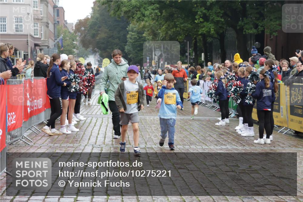 13.09.2026 - Kiel Lauf Yannick Fuchs http://msf.ph/oto/10275221 13.09.2026 08:37:42 Ziel 593, 1212, 1214, 1221, 1621, 2858, 3521, 4379, 5186, 5199, 5290, 6149, 6458, 7612, 9887, 9941, 12470, 52, 82, 751, 781, 1055, 1233, 1283, 2025, 2036, 2229, 2567, 3071, 3252, 3262, 4018, 4705, 5288, 5617, 5722, 6272, 6358, 6457, 6624, 7146, 7176, 7183, 7184, 8184, 8258, 8612, 8907, 9303, 9422, 9586, 10221, 10714, 10800, 11236, 11487, 11806, 12066, 12469, 12651, 12657, 12838, 1807, 2936, 7477, 11412, 82, 873, 910, 1283, 3815, 5288, 5617, 6440 meine-sportfotos.de