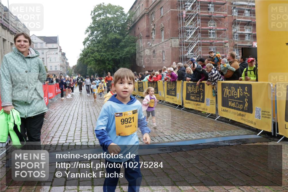 13.09.2026 - Kiel Lauf Yannick Fuchs http://msf.ph/oto/10275284 13.09.2026 08:37:49 Ziel 236, 278, 593, 1214, 1621, 2858, 4490, 5199, 5709, 5887, 7283, 7612, 9887, 10478, 11899, 52, 751, 781, 1212, 1221, 1233, 2025, 2036, 2229, 2567, 2858, 3071, 3252, 3262, 3521, 4018, 4379, 4705, 5186, 5290, 5722, 6149, 6272, 6358, 6457, 6458, 6624, 7183, 7184, 8612, 8907, 9941, 10221, 10714, 10800, 11236, 11487, 12066, 12469, 12470, 12651, 12657, 12838, 1807, 2936, 7477, 9791, 9921, 11412, 11810, 12581, 82, 1055, 1283, 2229, 4018, 4705, 5288, 5617, 7146, 8612, 8907, 11236 meine-sportfotos.de