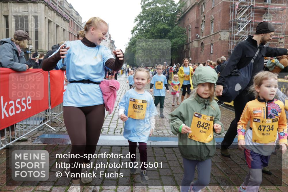 13.09.2026 - Kiel Lauf Yannick Fuchs http://msf.ph/oto/10275501 13.09.2026 08:37:59 Ziel 278, 1807, 2936, 4490, 5709, 7477, 10478, 11412, 11899, 52, 236, 278, 593, 781, 1212, 1214, 1221, 1233, 1621, 2025, 2036, 2858, 3071, 3262, 3521, 4379, 5186, 5199, 5290, 5887, 6149, 6457, 6458, 6624, 7283, 7612, 9887, 9941, 10478, 12066, 12470, 12651, 12657, 12838, 281, 4085, 4734, 8382, 8428, 9791, 9921, 11810, 12581, 751, 781, 1233, 2025, 2567, 3252, 4705, 5722, 6272, 6358, 7183, 7184, 10800, 11236, 12469 meine-sportfotos.de