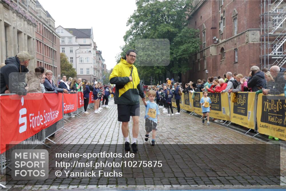 13.09.2026 - Kiel Lauf Yannick Fuchs http://msf.ph/oto/10275875 13.09.2026 08:38:49 Ziel 2355, 9149, 281, 4423, 10005, 5216, 281, 4085, 4734, 8382, 8428, 11810, 12581 meine-sportfotos.de