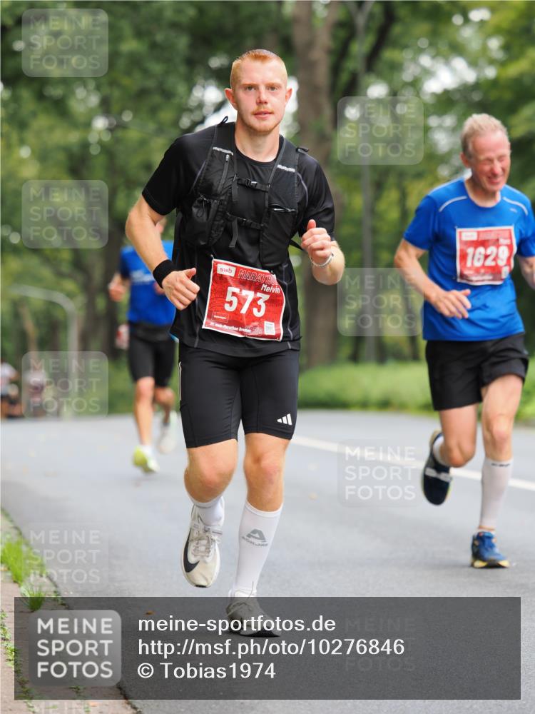 13.09.2026 - 21. swb-Marathon Bremen TobiasT http://msf.ph/oto/10276846 13.09.2026 11:31:57 Laufen 573, 21, 26, 1629 meine-sportfotos.de