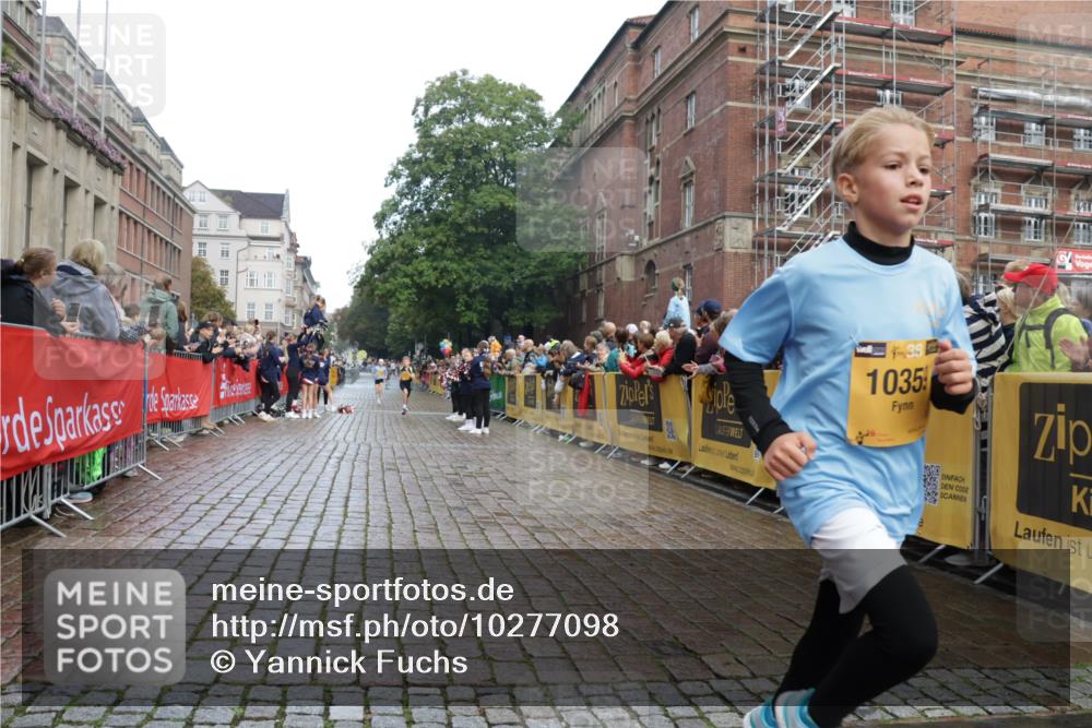13.09.2026 - Kiel Lauf Yannick Fuchs http://msf.ph/oto/10277098 13.09.2026 08:50:13 Ziel 1710, 2909, 3167, 8786, 11542, 135, 5168, 5258, 6891, 10319, 3487, 7511, 10359, 135, 6891 meine-sportfotos.de