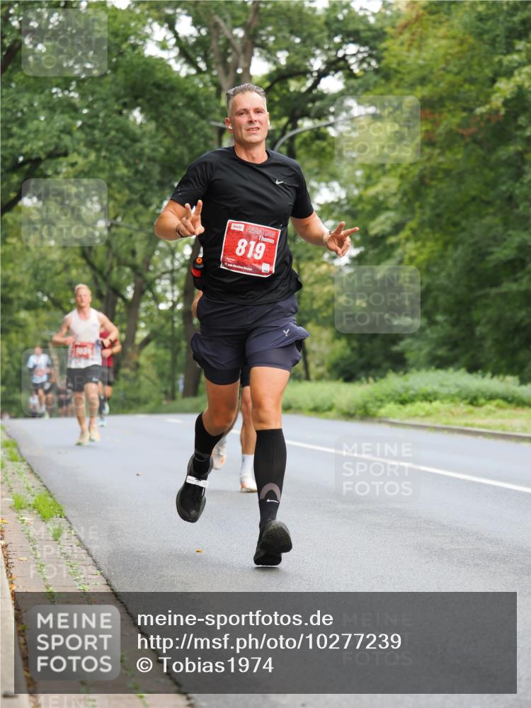 13.09.2026 - 21. swb-Marathon Bremen TobiasT http://msf.ph/oto/10277239 13.09.2026 11:38:58 Laufen 819 meine-sportfotos.de