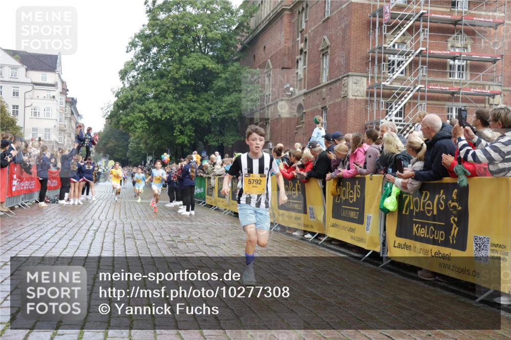 13.09.2026 - Kiel Lauf Yannick Fuchs http://msf.ph/oto/10277308 13.09.2026 08:50:25 Ziel 3167, 3487, 10359, 1710, 2909, 5168, 5258, 8786, 10319, 11542, 2125, 2443, 3106, 5792, 7511, 10319 meine-sportfotos.de