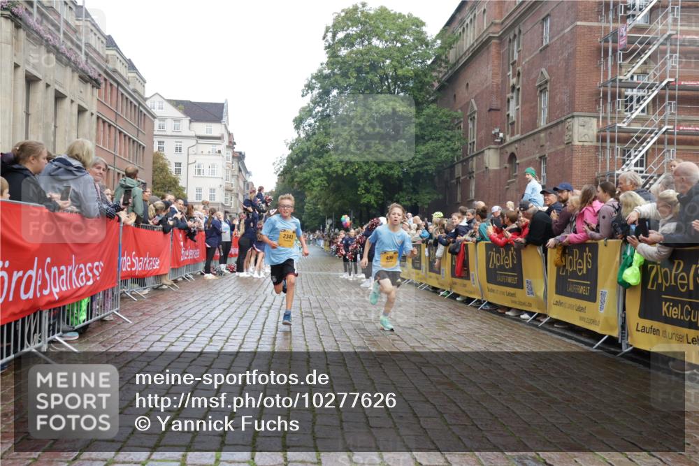 13.09.2026 - Kiel Lauf Yannick Fuchs http://msf.ph/oto/10277626 13.09.2026 08:50:41 Ziel 497, 2125, 2443, 3106, 5792, 7511, 9612, 1710, 2909, 3167, 3487, 8786, 10359, 11542, 496, 2343, 5959, 10957, 10987, 1710, 2909, 5168, 5258 meine-sportfotos.de