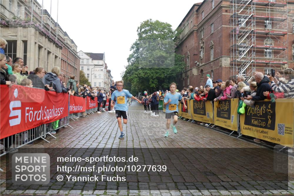 13.09.2026 - Kiel Lauf Yannick Fuchs http://msf.ph/oto/10277639 13.09.2026 08:50:42 Ziel 497, 2125, 2443, 3106, 5792, 7511, 9612, 10987, 1710, 3167, 3487, 8786, 10359, 11542, 496, 2343, 5959, 10957, 1710, 2909, 5168, 5258, 8786 meine-sportfotos.de