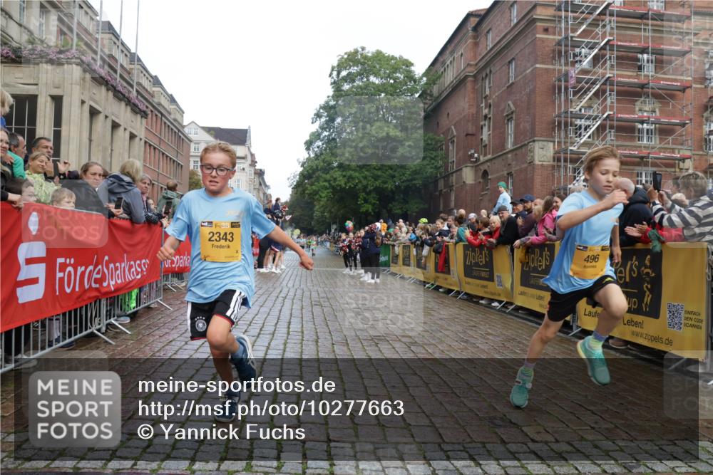 13.09.2026 - Kiel Lauf Yannick Fuchs http://msf.ph/oto/10277663 13.09.2026 08:50:42 Ziel 497, 2125, 2443, 3106, 5792, 7511, 9612, 10987, 1710, 3167, 3487, 8786, 10359, 11542, 496, 2343, 5959, 10957, 1710, 2909, 5168, 5258, 8786 meine-sportfotos.de