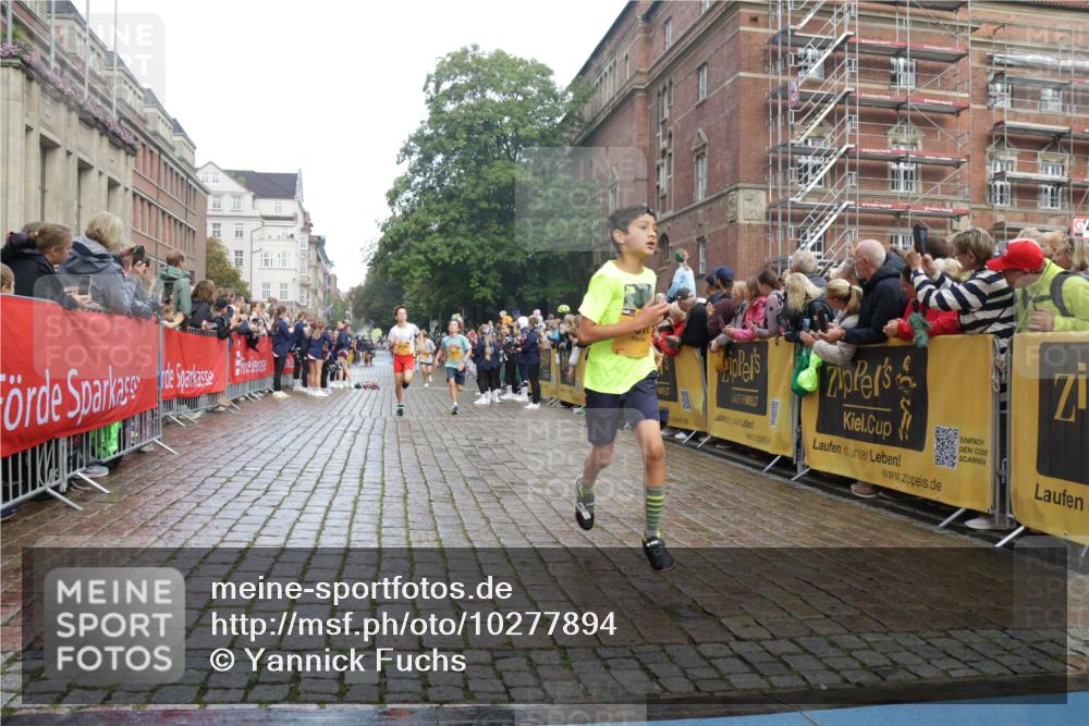 13.09.2026 - Kiel Lauf Yannick Fuchs http://msf.ph/oto/10277894 13.09.2026 08:50:57 Ziel 496, 2343, 5959, 10957, 10987, 497, 2125, 2443, 3106, 3487, 5792, 7511, 9612, 10359, 10987, 1238, 1724, 4159, 5010, 7033, 10463, 10970, 11688, 3167, 3487 meine-sportfotos.de