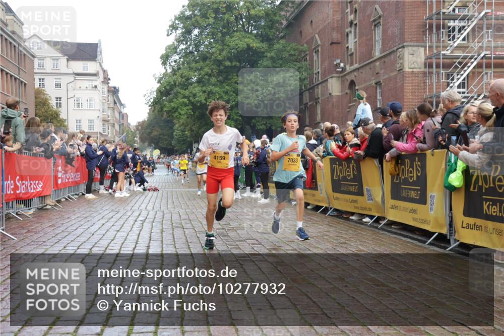 13.09.2026 - Kiel Lauf Yannick Fuchs http://msf.ph/oto/10277932 13.09.2026 08:50:58 Ziel 496, 2343, 5959, 10957, 497, 2125, 2443, 3106, 5792, 7511, 9612, 10359, 10987, 1238, 1724, 4159, 5010, 7033, 10463, 10970, 11688, 3167, 3487 meine-sportfotos.de